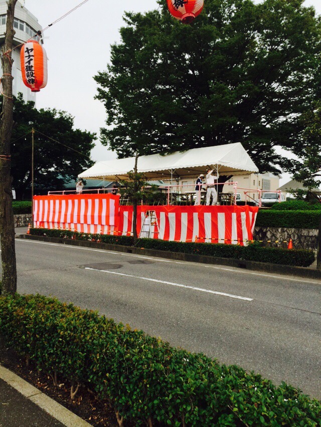 お祭り舞台
